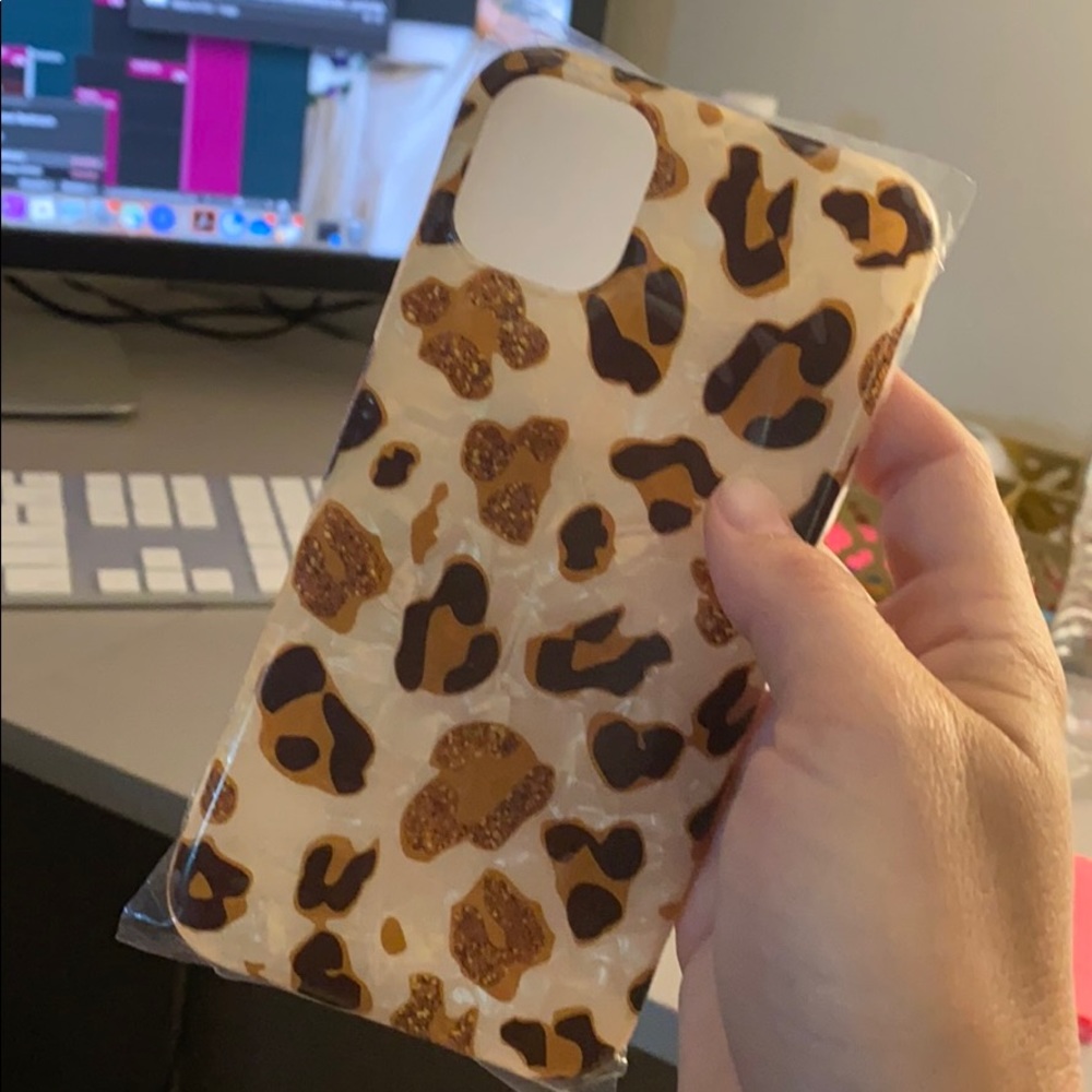 iPhone 11 Cheetah Phone Case - BRAND NEW